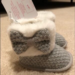 Gray knit boogie with faux fur trim